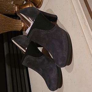 US 8 Geox Respira Ankle Boot Heels Dark Grey, Black Genuine SUEDE, NWT